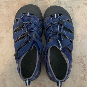 Keen shoes sz 4
